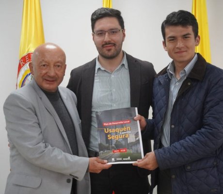 El alcalde local con los ediles Jesús Vivas y Andrés Ardila